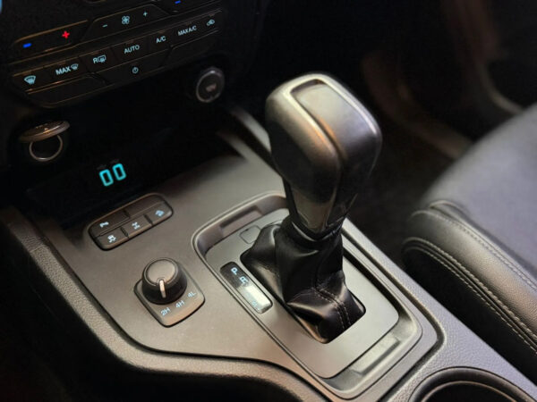 D_NQ_NP_779519-MLA112111306223_052026-F.jpg FORD RANGER DC 4X4 LTD AT 3.2L D