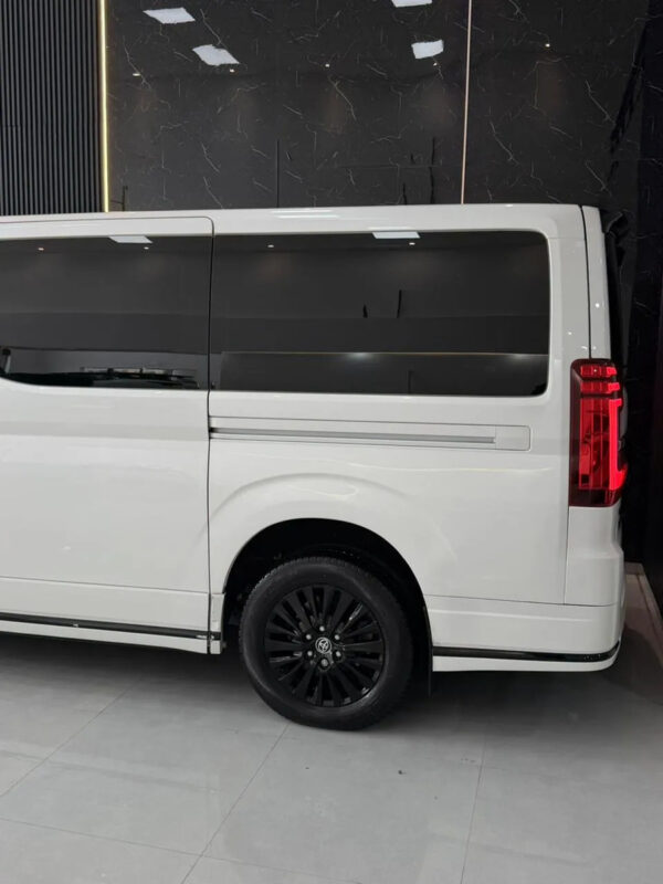D_NQ_NP_794811-MLA110594214512_052026-F.jpg Toyota Hiace 2.8 Tdi Wagon 6at 10a