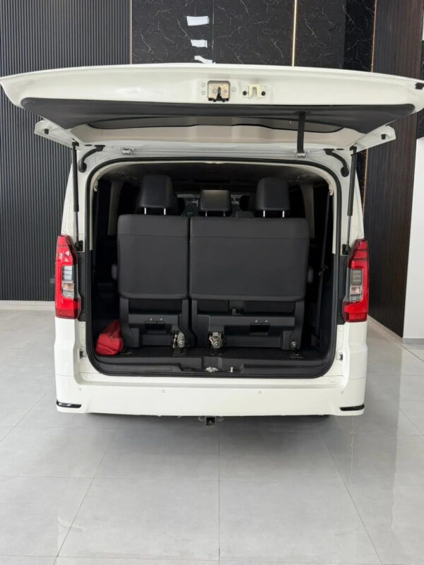 D_NQ_NP_976195-MLA111541713161_052026-F.jpg Toyota Hiace 2.8 Tdi Wagon 6at 10a