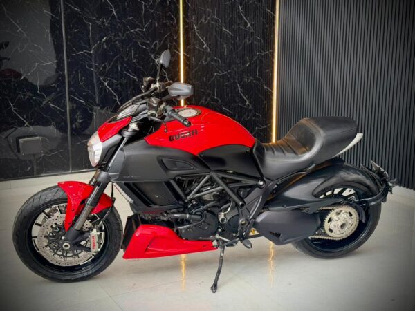 1 DUCATI DIAVEL