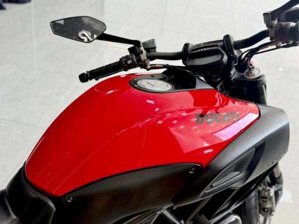 3 DUCATI DIAVEL