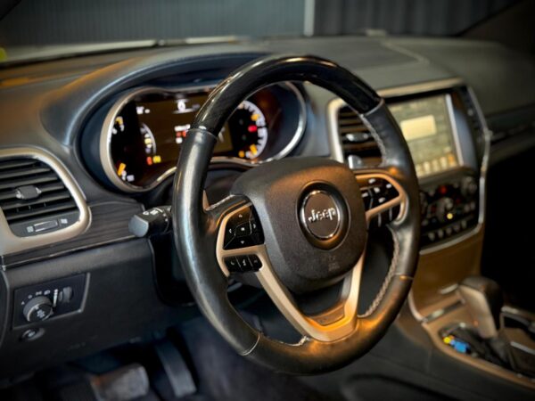 8 JEEP GRAND CHEROKEE OVERLAND