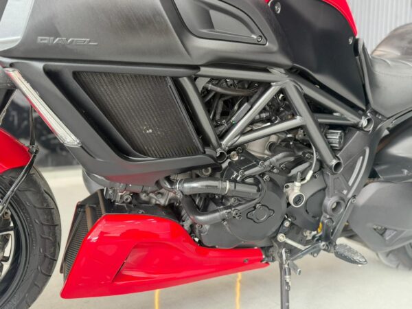 8 DUCATI DIAVEL
