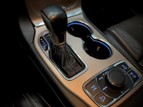 9 JEEP GRAND CHEROKEE OVERLAND