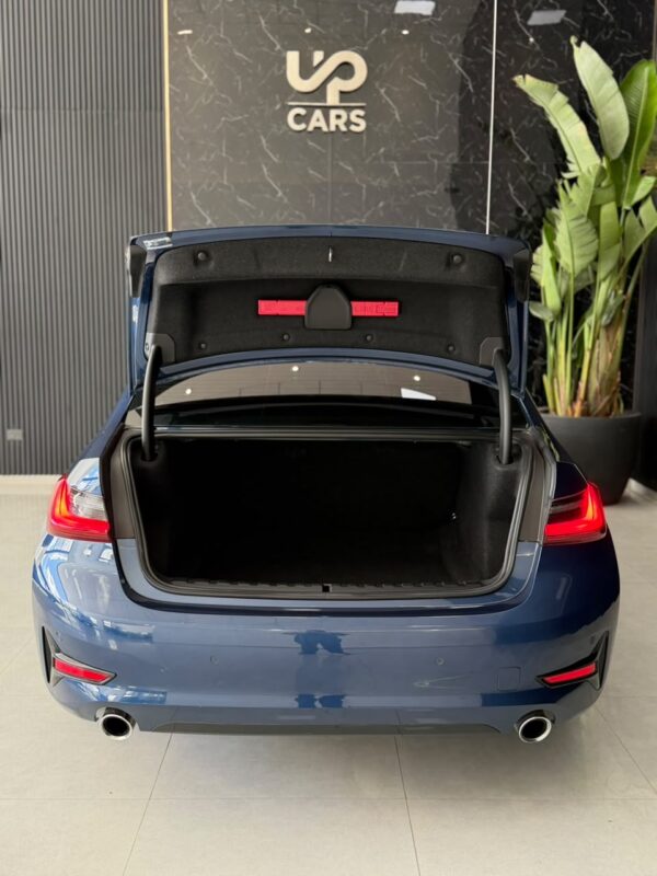 WhatsApp Image 2026-09-11 at 2.35.13 PM (1) BMW 320i