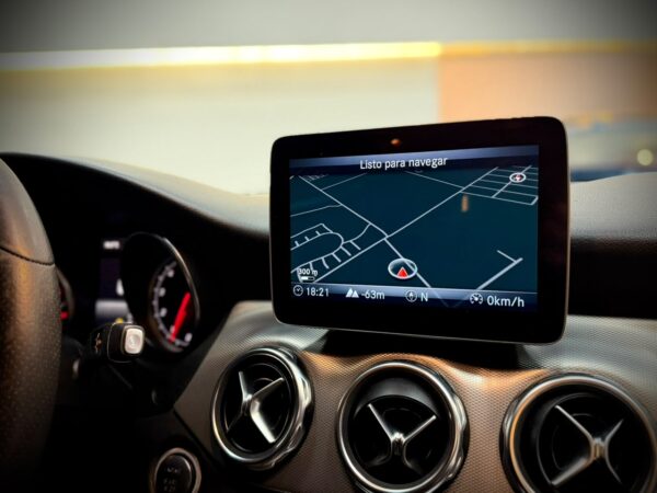MERCEDES-BENZ GLA 200