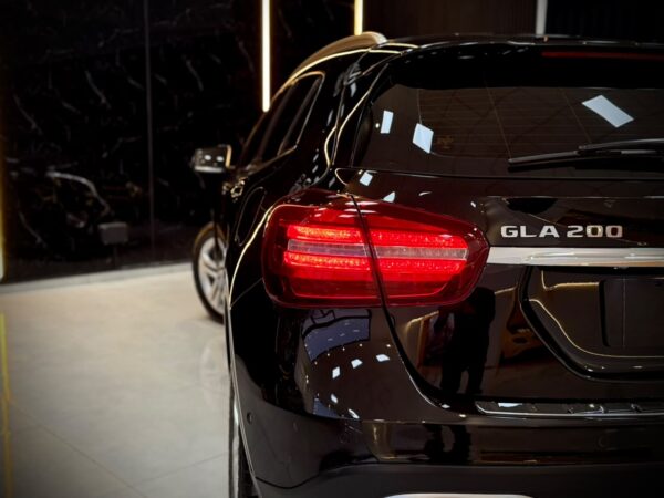 MERCEDES-BENZ GLA 200