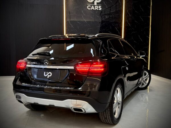 MERCEDES-BENZ GLA 200