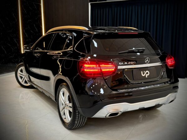MERCEDES-BENZ GLA 200