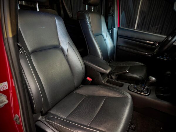 WhatsApp Image 2026-06-29 at 13.23.48 (1) TOYOTA HILUX 4X4 D/C SRX 2.8 TDI 6 A/T