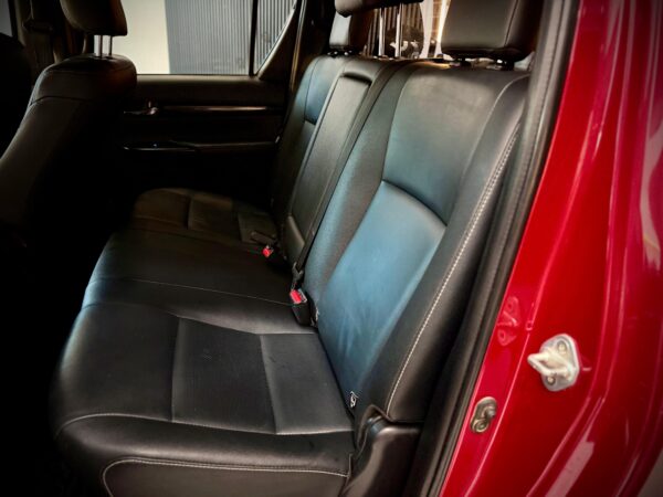 WhatsApp Image 2026-06-29 at 13.23.48 TOYOTA HILUX 4X4 D/C SRX 2.8 TDI 6 A/T