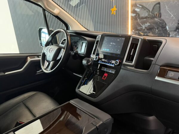 WhatsApp Image 2026-08-19 at 4.46.22 PM (1) TOYOTA HIACE WAGON 2.8 TDI 6AT 10A