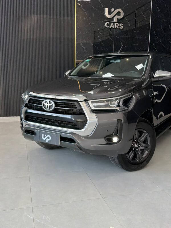 WhatsApp Image 2026-08-20 at 1.13.22 PM (2) TOYOTA HILUX 4X2 DC SRV 2.8 TDI 6 AT
