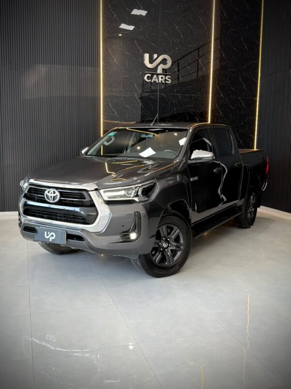 WhatsApp Image 2026-08-20 at 1.13.23 PM (1) TOYOTA HILUX 4X2 DC SRV 2.8 TDI 6 AT
