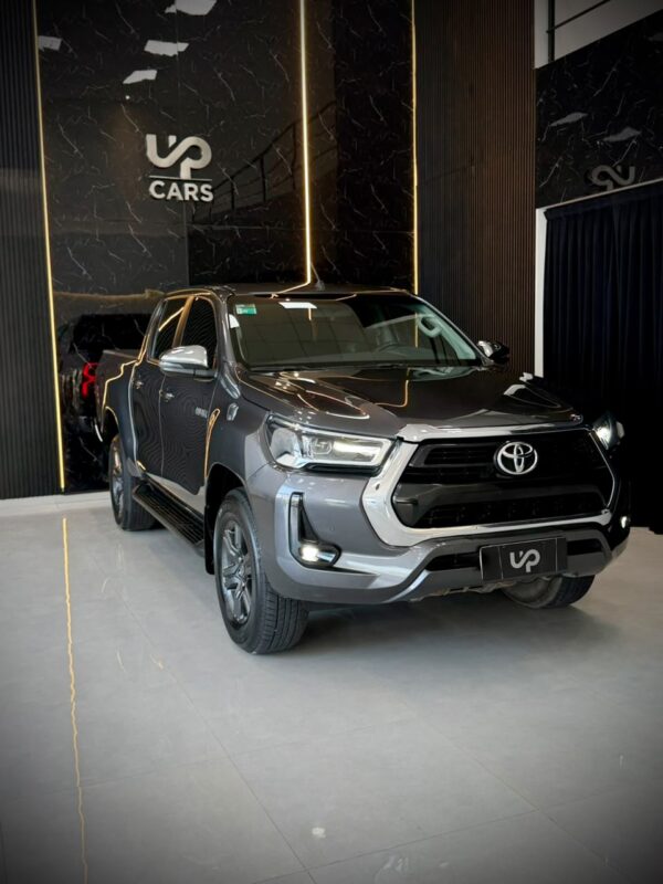 WhatsApp Image 2026-08-20 at 1.13.24 PM (1) TOYOTA HILUX 4X2 DC SRV 2.8 TDI 6 AT