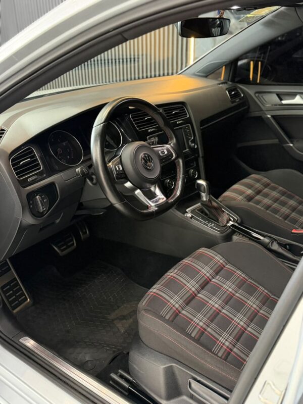 VOLKSWAGEN GOLF GTI 2.0L