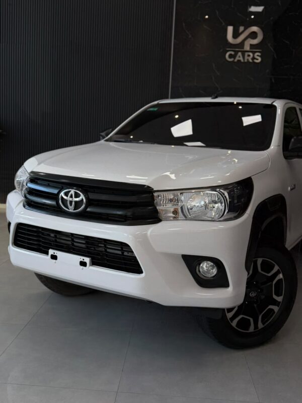 WhatsApp Image 2026-09-21 at 12.29.13 PM (2) TOYOTA HILUX 4X4 D/C DX 2.4 TDI 6 M/T