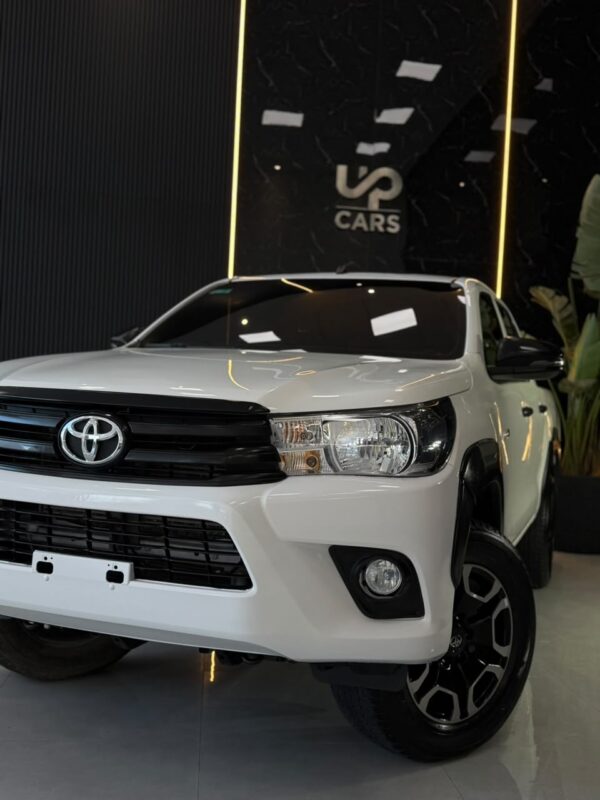 WhatsApp Image 2026-09-21 at 12.29.14 PM (1) TOYOTA HILUX 4X4 D/C DX 2.4 TDI 6 M/T