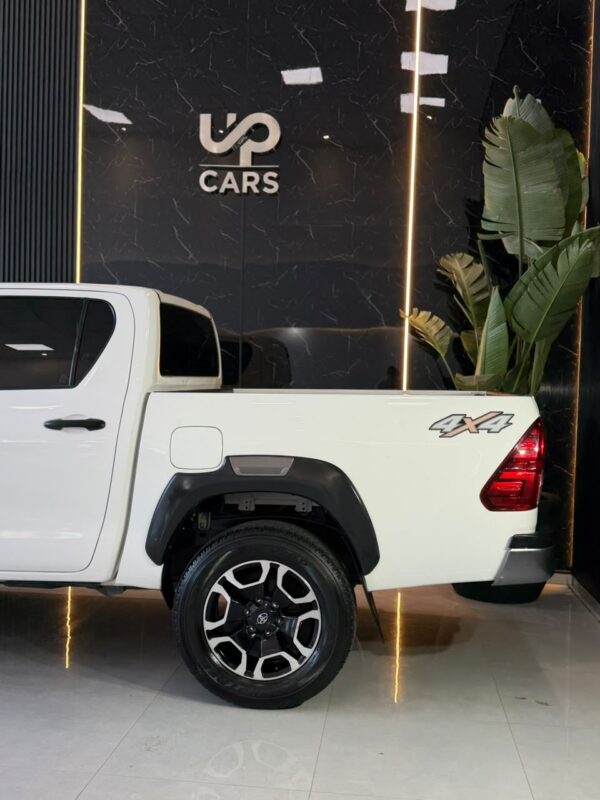 WhatsApp Image 2026-09-21 at 12.29.14 PM (3) TOYOTA HILUX 4X4 D/C DX 2.4 TDI 6 M/T