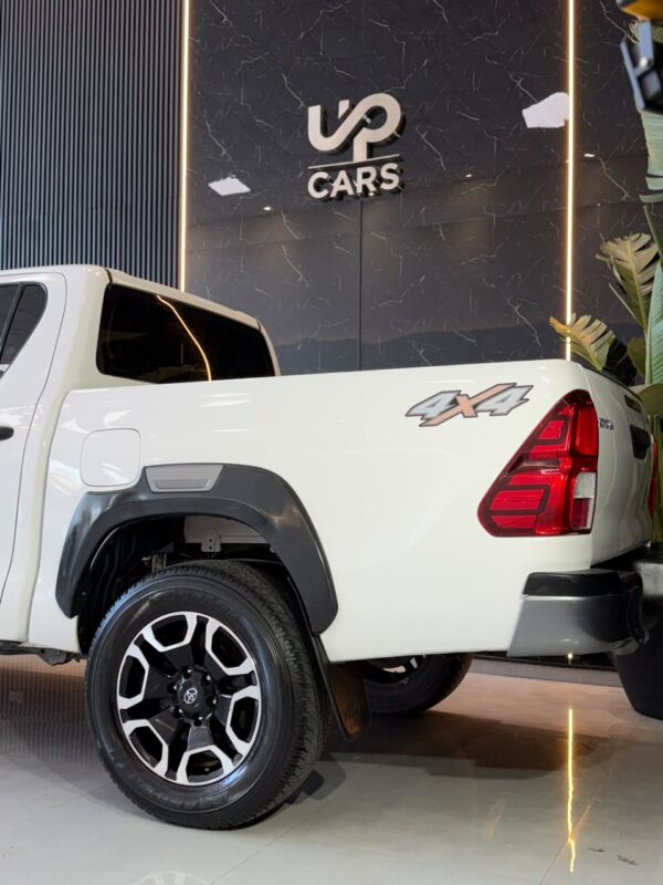 WhatsApp Image 2026-09-21 at 12.29.15 PM (1) TOYOTA HILUX 4X4 D/C DX 2.4 TDI 6 M/T