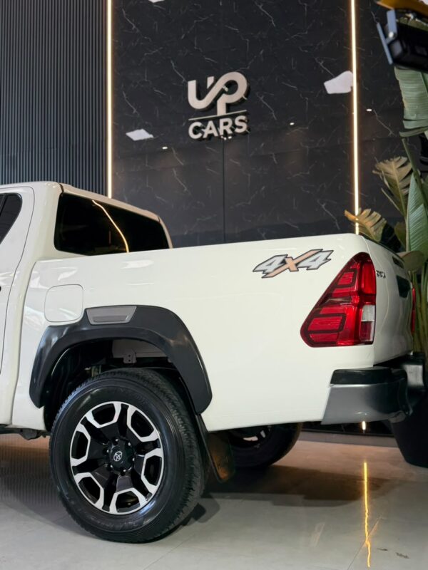 WhatsApp Image 2026-09-21 at 12.29.15 PM (2) TOYOTA HILUX 4X4 D/C DX 2.4 TDI 6 M/T