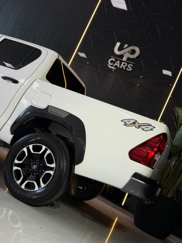 WhatsApp Image 2026-09-21 at 12.29.15 PM (3) TOYOTA HILUX 4X4 D/C DX 2.4 TDI 6 M/T