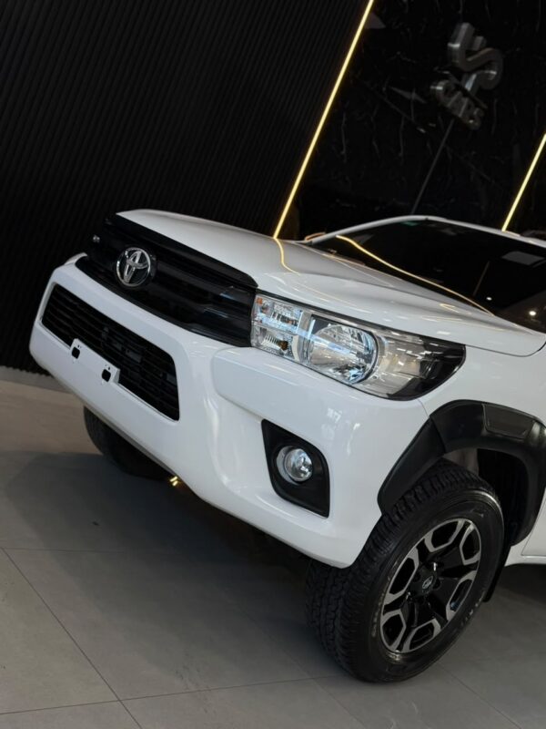 WhatsApp Image 2026-09-21 at 12.29.16 PM (1) TOYOTA HILUX 4X4 D/C DX 2.4 TDI 6 M/T