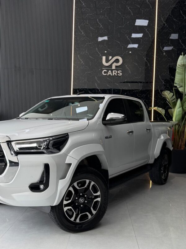 WhatsApp Image 2026-10-08 at 12.16.31 PM (2) TOYOTA HILUX 4X4 DC SRX 2.8 TDI 6 AT