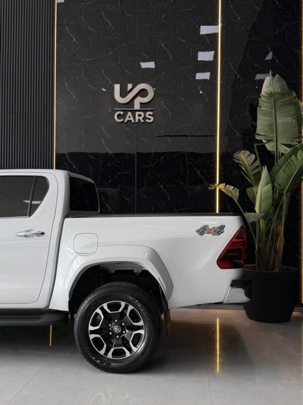 WhatsApp Image 2026-10-08 at 12.16.32 PM (1) TOYOTA HILUX 4X4 DC SRX 2.8 TDI 6 AT