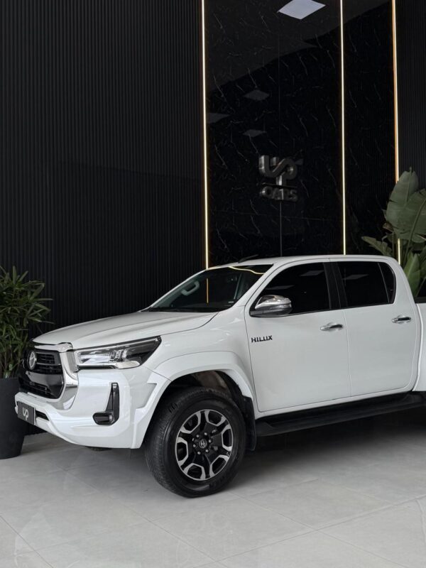 WhatsApp Image 2026-10-08 at 12.16.33 PM (1) TOYOTA HILUX 4X4 DC SRX 2.8 TDI 6 AT