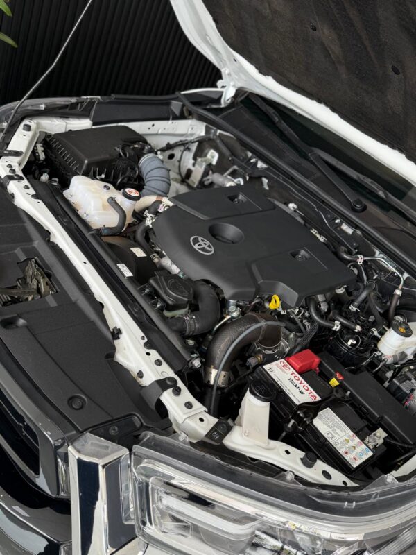 WhatsApp Image 2026-10-08 at 12.16.33 PM (2) TOYOTA HILUX 4X4 DC SRX 2.8 TDI 6 AT