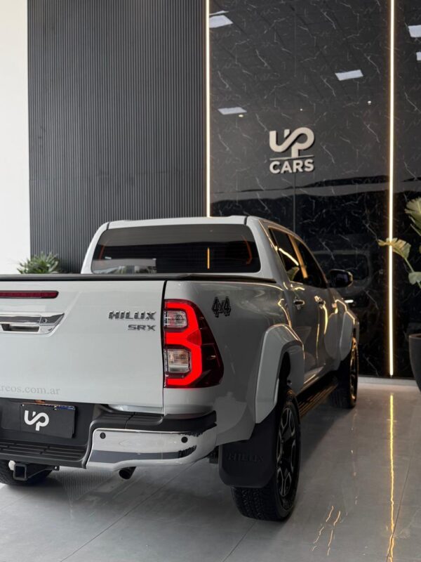 WhatsApp Image 2026-10-08 at 12.16.35 PM (1) TOYOTA HILUX 4X4 DC SRX 2.8 TDI 6 AT