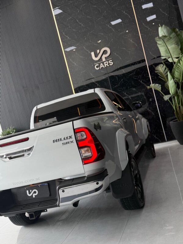 WhatsApp Image 2026-10-08 at 12.16.35 PM (2) TOYOTA HILUX 4X4 DC SRX 2.8 TDI 6 AT