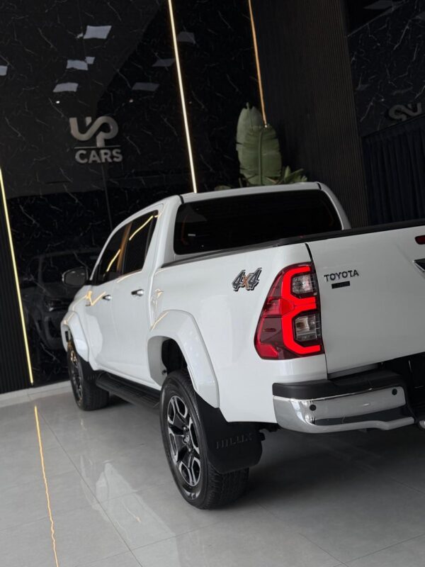 WhatsApp Image 2026-10-08 at 12.16.35 PM (3) TOYOTA HILUX 4X4 DC SRX 2.8 TDI 6 AT