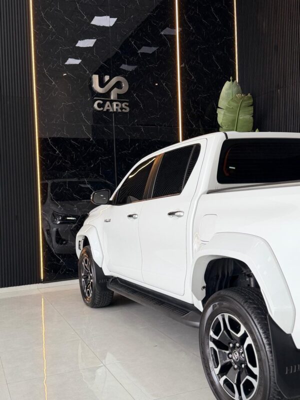 WhatsApp Image 2026-10-08 at 12.16.36 PM (3) TOYOTA HILUX 4X4 DC SRX 2.8 TDI 6 AT