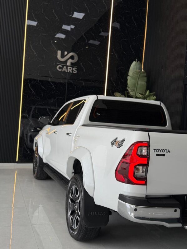 WhatsApp Image 2026-10-08 at 12.16.36 PM TOYOTA HILUX 4X4 DC SRX 2.8 TDI 6 AT
