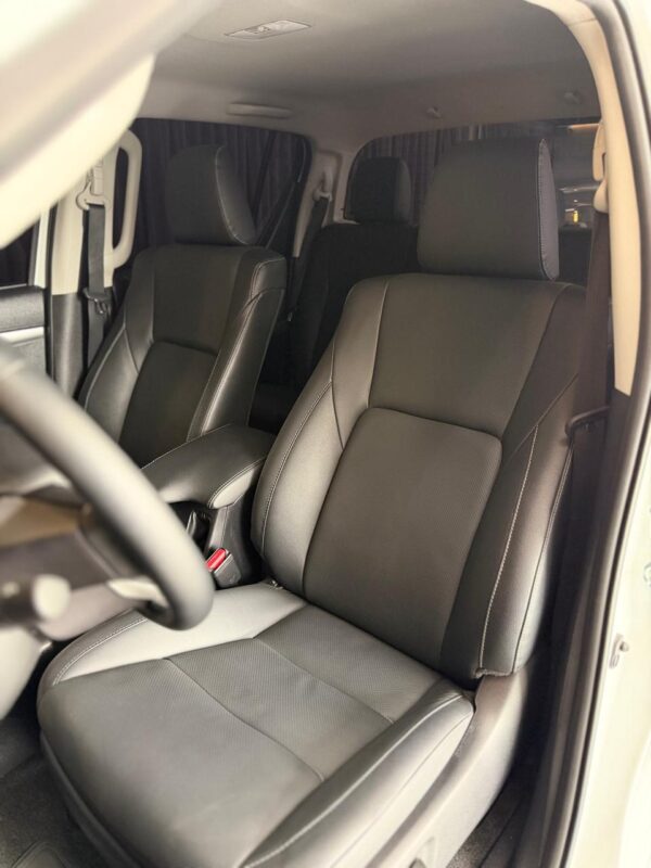 WhatsApp Image 2026-10-08 at 12.16.37 PM (1) TOYOTA HILUX 4X4 DC SRX 2.8 TDI 6 AT