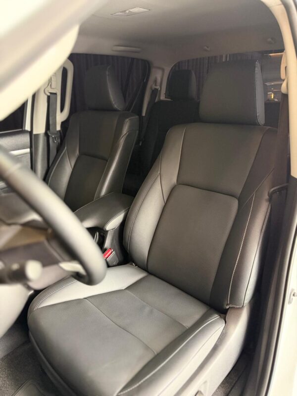 WhatsApp Image 2026-10-08 at 12.16.37 PM (2) TOYOTA HILUX 4X4 DC SRX 2.8 TDI 6 AT