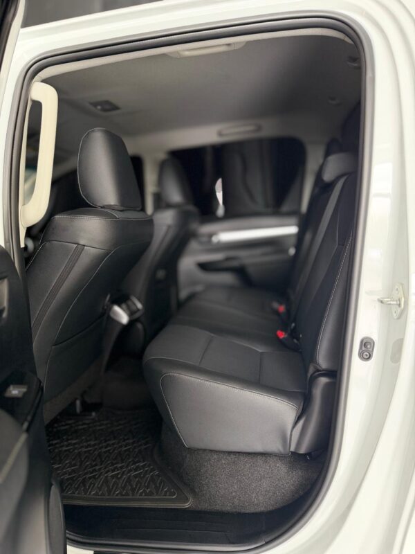 WhatsApp Image 2026-10-08 at 12.16.37 PM (3) TOYOTA HILUX 4X4 DC SRX 2.8 TDI 6 AT