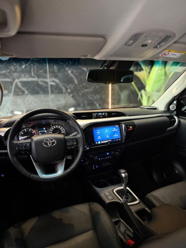 WhatsApp Image 2026-10-08 at 12.16.38 PM (1) TOYOTA HILUX 4X4 DC SRX 2.8 TDI 6 AT