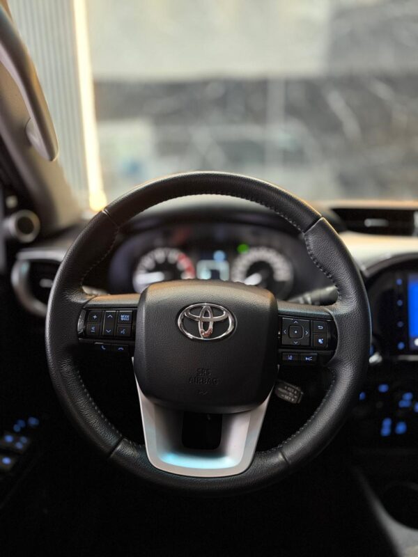 WhatsApp Image 2026-10-08 at 12.16.38 PM (3) TOYOTA HILUX 4X4 DC SRX 2.8 TDI 6 AT