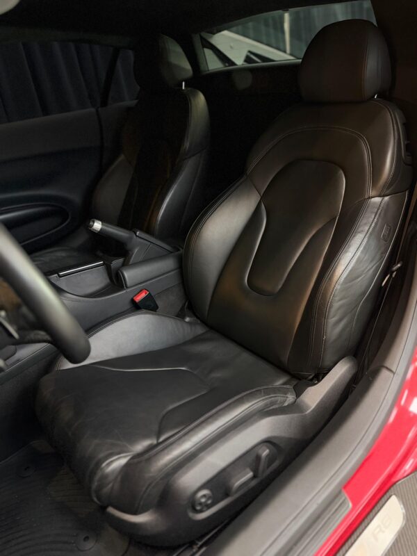 WhatsApp Image 2026-10-08 at 8.03.56 AM (2) AUDI R8 5.2 FSI QUATTRO