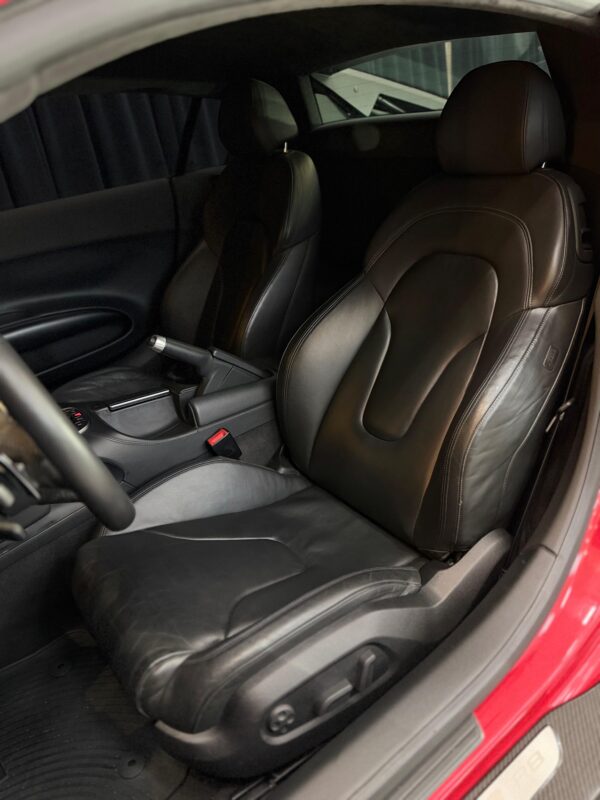 WhatsApp Image 2026-10-08 at 8.03.56 AM (3) AUDI R8 5.2 FSI QUATTRO