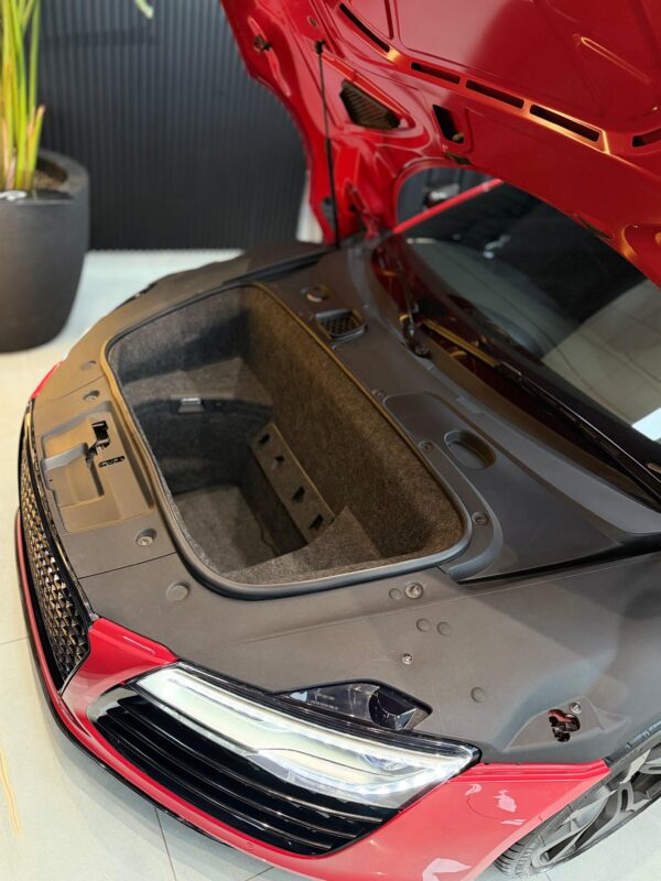 WhatsApp Image 2026-10-08 at 8.04.06 AM (1) AUDI R8 5.2 FSI QUATTRO