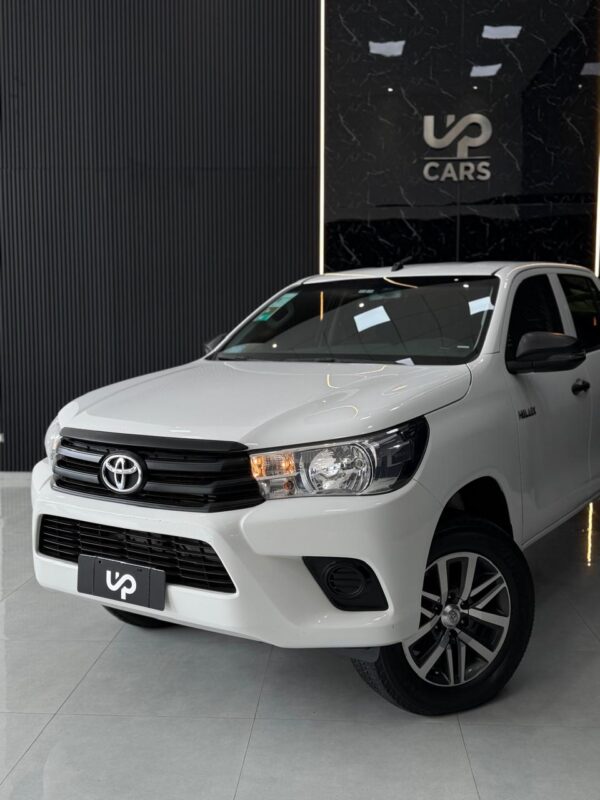 WhatsApp Image 2026-10-10 at 10.21.38 AM (1) TOYOTA HILUX 4X2 DC DX 2.4 TDI 6 MT