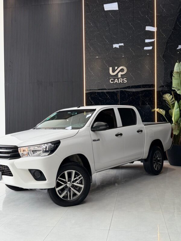 WhatsApp Image 2026-10-10 at 10.21.38 AM (3) TOYOTA HILUX 4X2 DC DX 2.4 TDI 6 MT