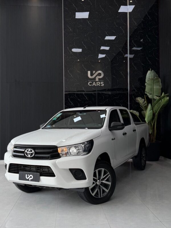 WhatsApp Image 2026-10-10 at 10.21.38 AM TOYOTA HILUX 4X2 DC DX 2.4 TDI 6 MT