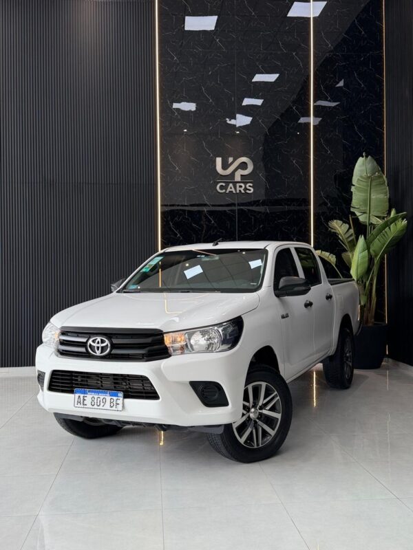 WhatsApp Image 2026-10-10 at 10.21.39 AM (1) TOYOTA HILUX 4X2 DC DX 2.4 TDI 6 MT