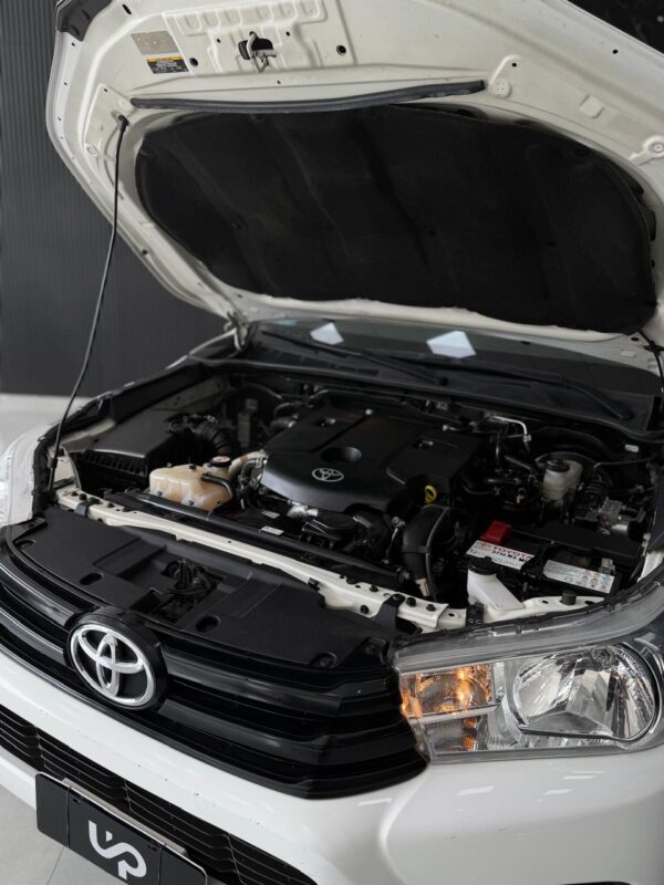 WhatsApp Image 2026-10-10 at 10.21.39 AM (2) TOYOTA HILUX 4X2 DC DX 2.4 TDI 6 MT