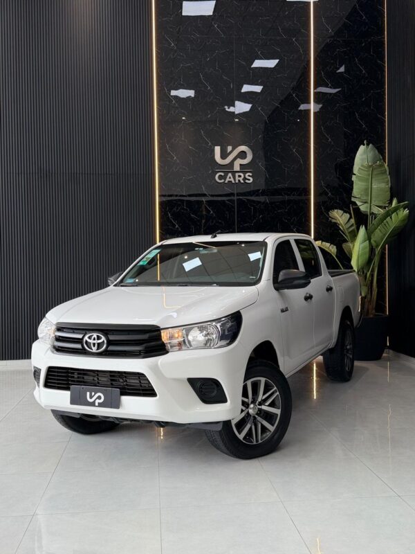 WhatsApp Image 2026-10-10 at 10.21.39 AM TOYOTA HILUX 4X2 DC DX 2.4 TDI 6 MT